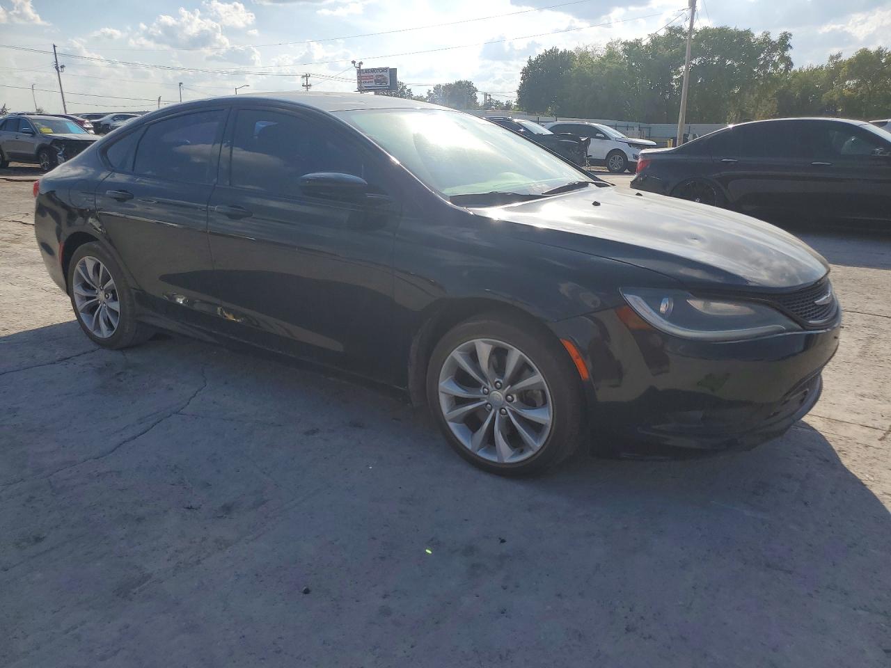 2015 Chrysler 200 VIN 1C3CCCBG5FN514913 COPART salvage auction — Hail, OK - CERT OF TITLE-REPOSSESSION, sold $400 on 2026-10-02 (photo 4)