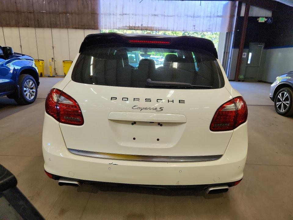 2012 Porsche Cayenne VIN WP1AB2A23CLA44859 COPART salvage auction — MINOR DENT/SCRATCHES, Salvage Title, sold $2,900 on 2026-10-06 (photo 6)