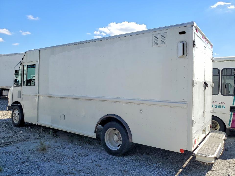 2002 Freightliner Mt45 VIN 4UZAANBW92CK26471 COPART salvage auction — MINOR DENT/SCRATCHES, SC - CERTIFICATE OF TITLE, sold $1,100 on 2026-10-09 (photo 2)