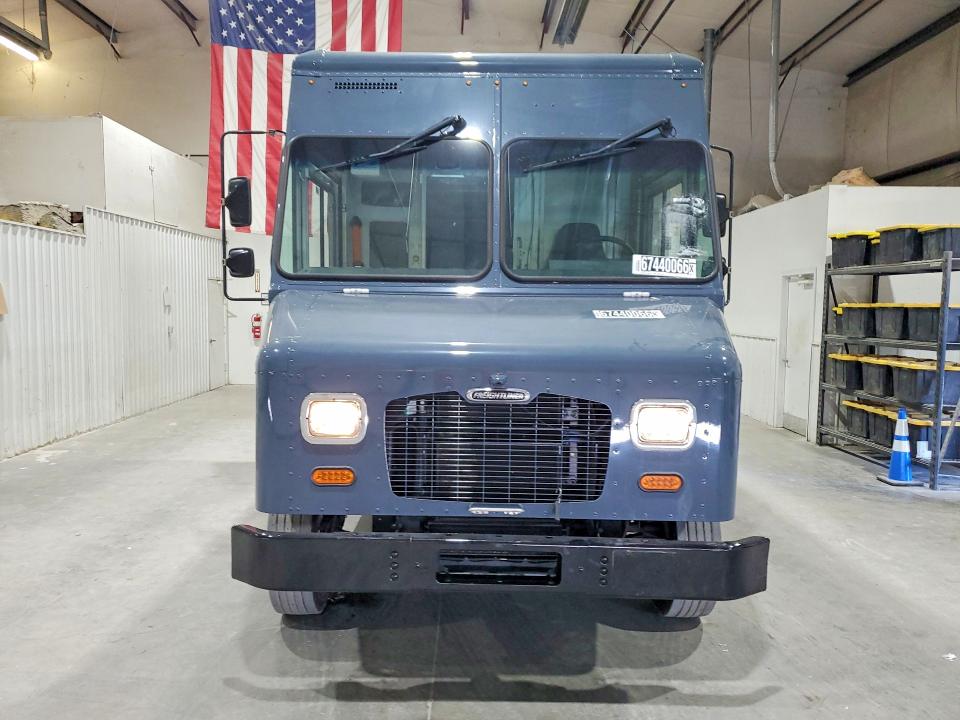 2020 Freightliner Mt45g VIN 4UZAC2EA8LCMK2976 COPART salvage auction — MINOR DENT/SCRATCHES, CA - DIS/DLR/EXP ONLY CLEAN TITLE, sold $27,750 on 2026-09-22 (photo 5)