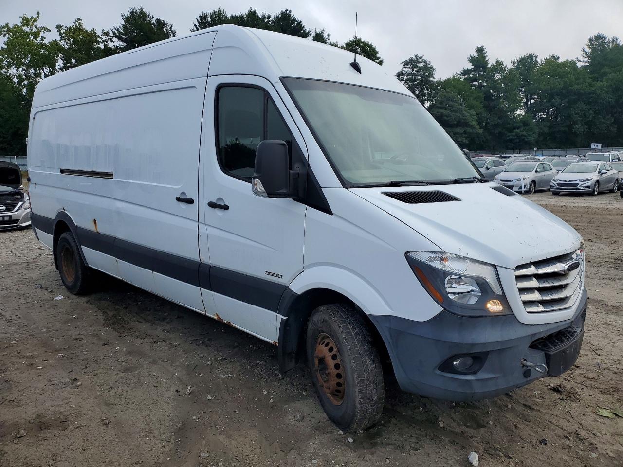 2014 Freightliner Sprinter VIN WDYPF1CC7E5936060 COPART salvage auction — Minor Dent/Scratches, ME - CERTIFICATE OF TITLE, sold $4,900 on 2026-09-11 (photo 4)