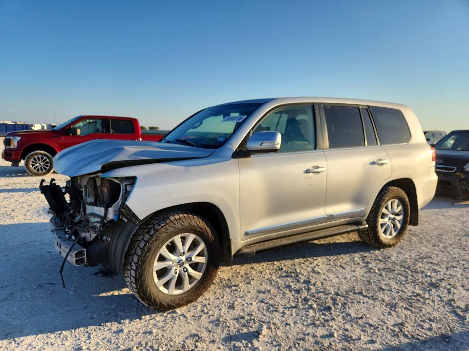 2016 Toyota Land cruiser VIN JTMCY7AJ7G4047616 — COPART salvage auction photo