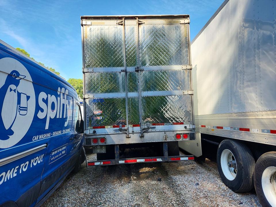 2014 Utility tr VIN 1UYVS2532EU813615 COPART salvage auction — SIDE, IL - DEALER ONLY SALVAGE TITLE, sold $1,100 on 2026-09-17 (photo 6)