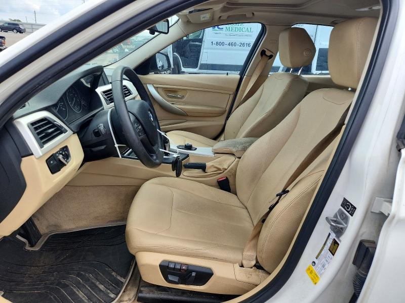 2015 BMW 3er VIN WBA3B1G55FNT64745 COPART salvage auction — MINOR DENT/SCRATCHES, Fl - Certificate Of Title, sold $0 on 2026-10-02 (photo 7)