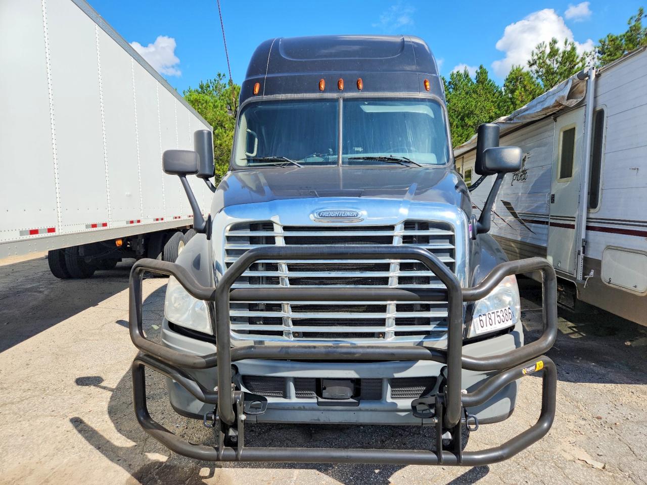 2014 Freightliner Cascadia 125 VIN 1FUJGLD53ELFK3649 COPART salvage auction — Mechanical, Ct - Clean Title, sold $175 on 2026-09-25 (photo 5)