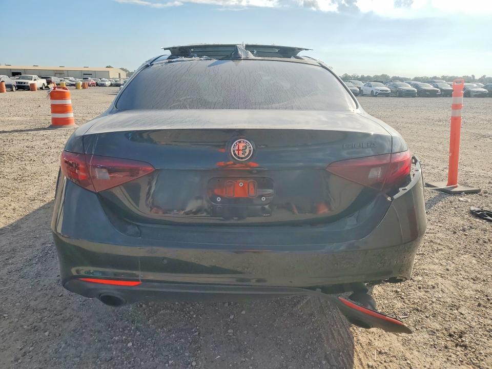 2020 Alfa romeo Giulia VIN ZARFAMBN9L7631063 COPART salvage auction — REAR END, Tx - Certificate Of Title (P), sold $7,400 on 2026-10-22 (photo 6)