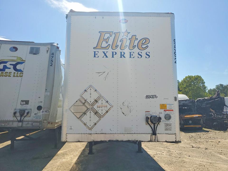 2017 Utility trailer Trailer VIN 1UYVS253XHG908703 COPART salvage auction — ROLLOVER, IN - CERTIFICATE OF TITLE (P), sold $1,500 on 2026-09-29 (photo 5)