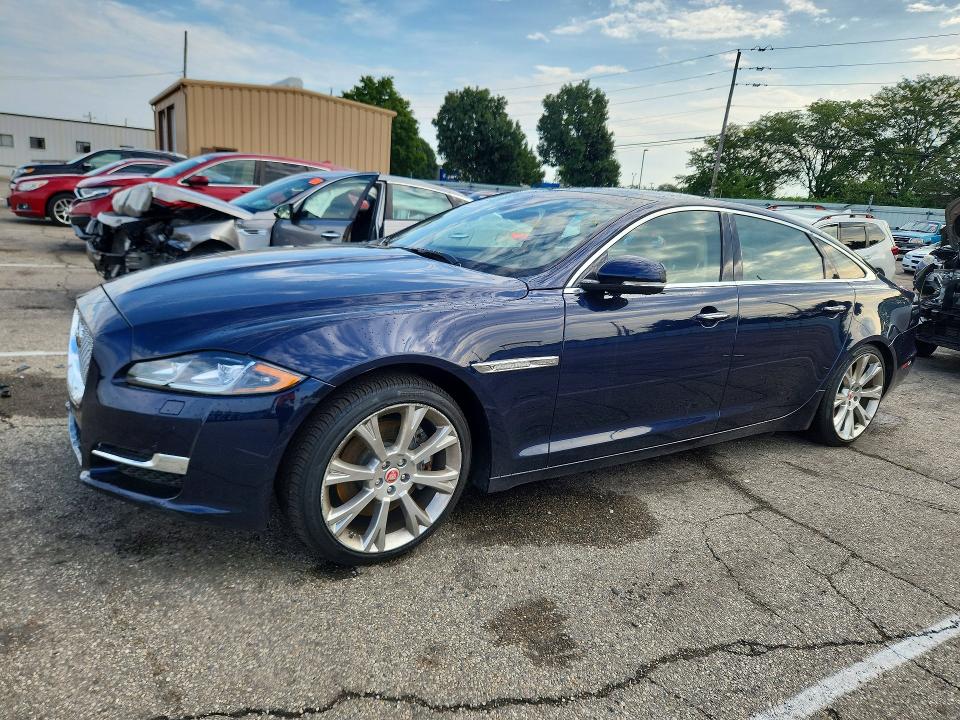 2019 Jaguar Xj series VIN SAJWJ2GD3K8W19838 — COPART salvage auction photo