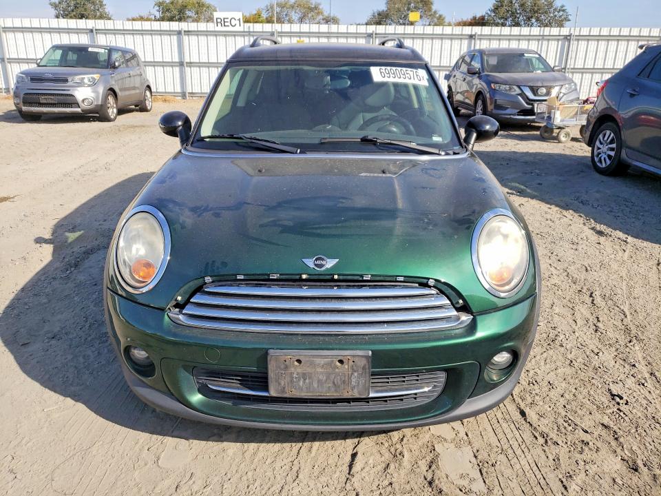 2011 Mini Cooper clubman VIN WMWZF3C54BTX82199 COPART salvage auction — NORMAL WEAR, CA - DIS/DLR/EXP ONLY CLEAN TITLE, sold $300 on 2026-10-01 (photo 5)