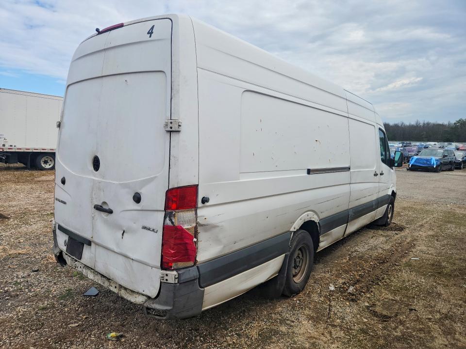 2017 Merz Sprinter VIN WD3PF1CD9HP383239 COPART salvage auction — MINOR DENT/SCRATCHES, NY - CERTIFICATE OF TITLE (P), sold $1,600 on 2026-10-05 (photo 3)