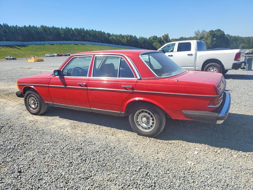 1983 Mercedes-benz 300 VIN WDBAB33A0DB024182 COPART salvage auction — MINOR DENT/SCRATCHES, MA - DEALER ONLY CLEAN TITLE, sold $10,400 on 2026-10-08 (photo 2)