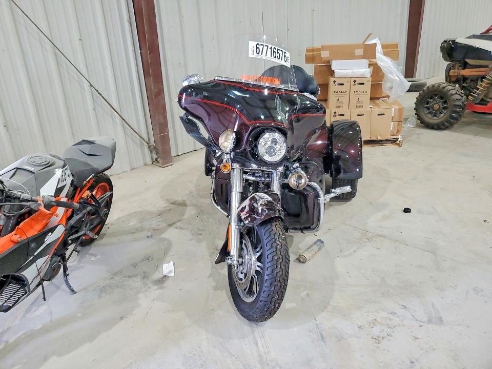 2011 Harley-davidson Flhtcutg VIN 1HD1MAM15BB851802 COPART salvage auction — FRONT END, Ky - Cert Of Title-Salvage, sold $125 on 2026-10-03 (photo 2)