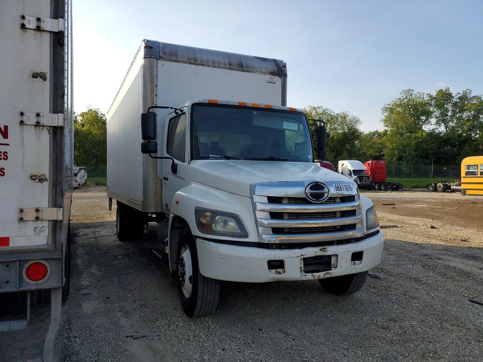2015 Hino 258/268 VIN 5PVNE8JT8F4S56466 COPART salvage auction — MINOR DENT/SCRATCHES, TX - CERTIFICATE OF TITLE, sold $2,100 on 2026-09-15 (photo 4)