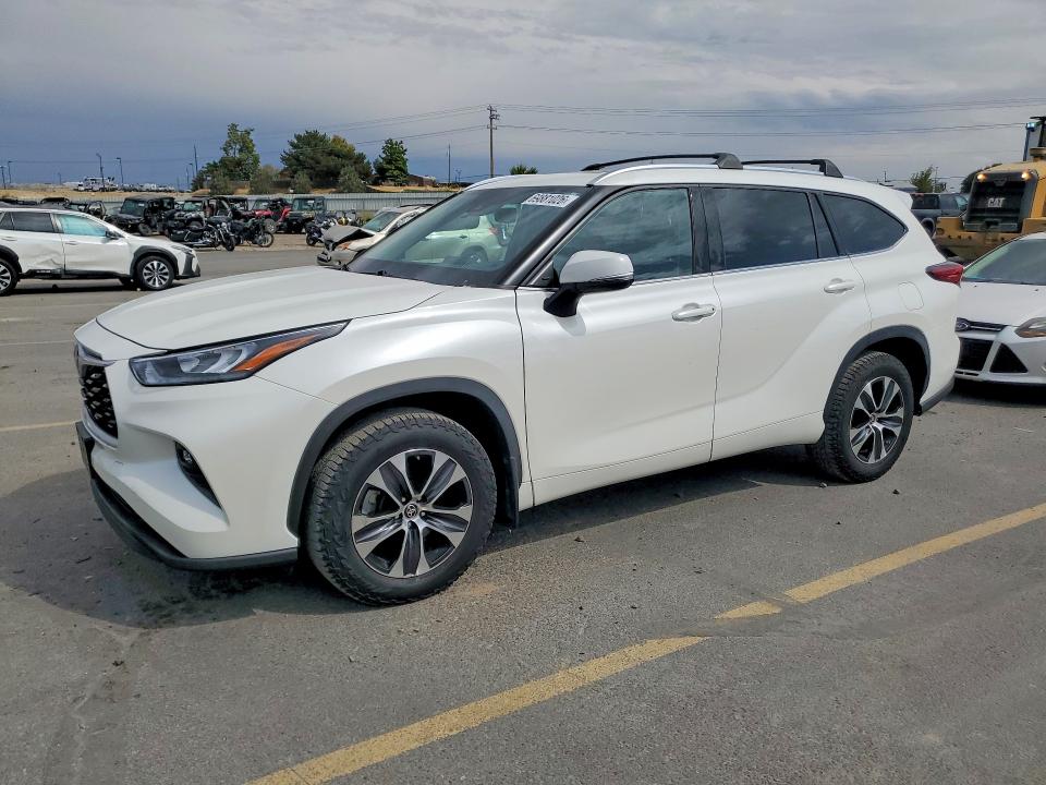 2020 Toyota Highlander VIN 5TDHZRBH8LS519802 — COPART salvage auction photo
