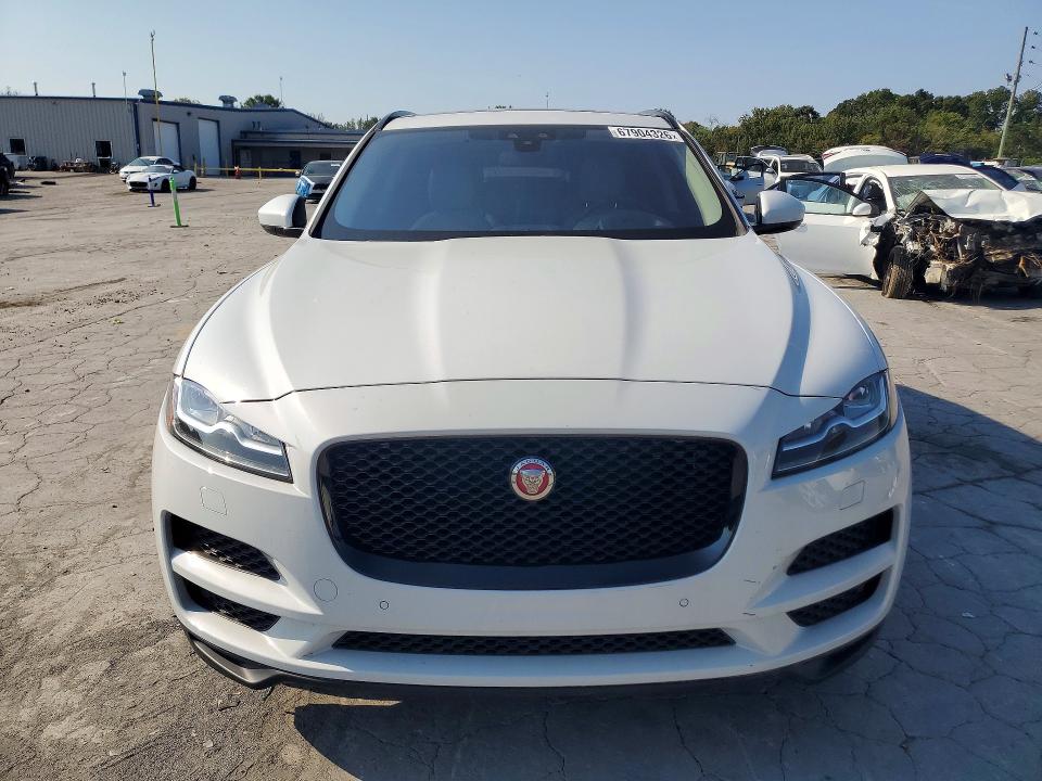 2017 Jaguar F-pace VIN SADCK2BN5HA891084 COPART salvage auction — MINOR DENT/SCRATCHES, TN - CERTIFICATE OF TITLE, sold $1,950 on 2026-09-28 (photo 5)