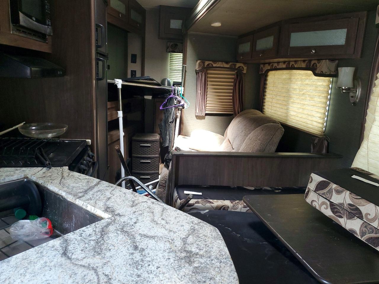 2018 Keystone Hideout VIN 4YDF26R22J7246727 COPART salvage auction — All Over, MO - SALVAGE CERTIFICATE OF TITLE, sold $900 on 2026-09-24 (photo 6)