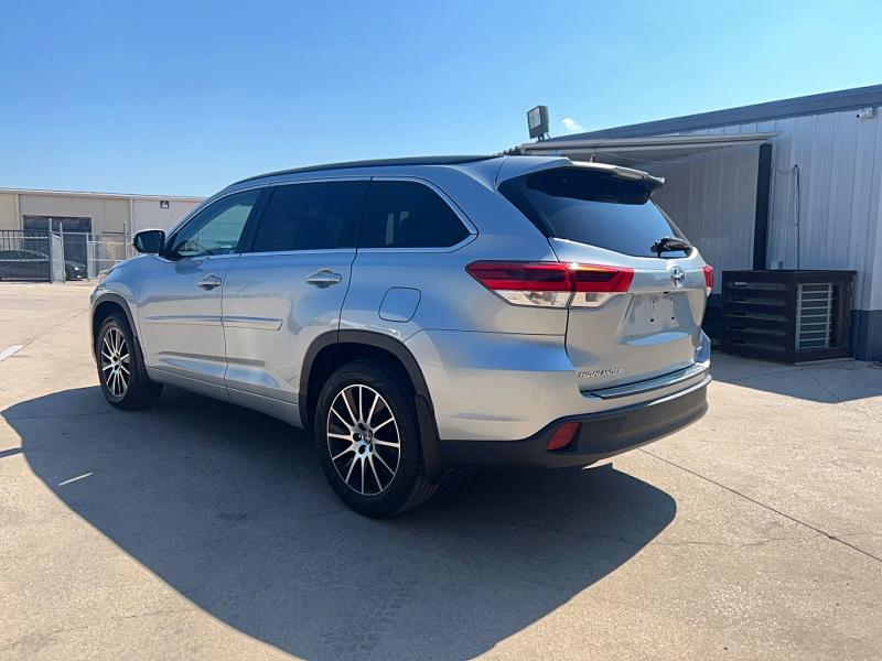 2017 Toyota Highlander VIN 5TDJZRFH0HS508358 COPART salvage auction — MINOR DENT/SCRATCHES, Ks - Certificate Of Title (P), sold $10,300 on 2026-09-14 (photo 3)