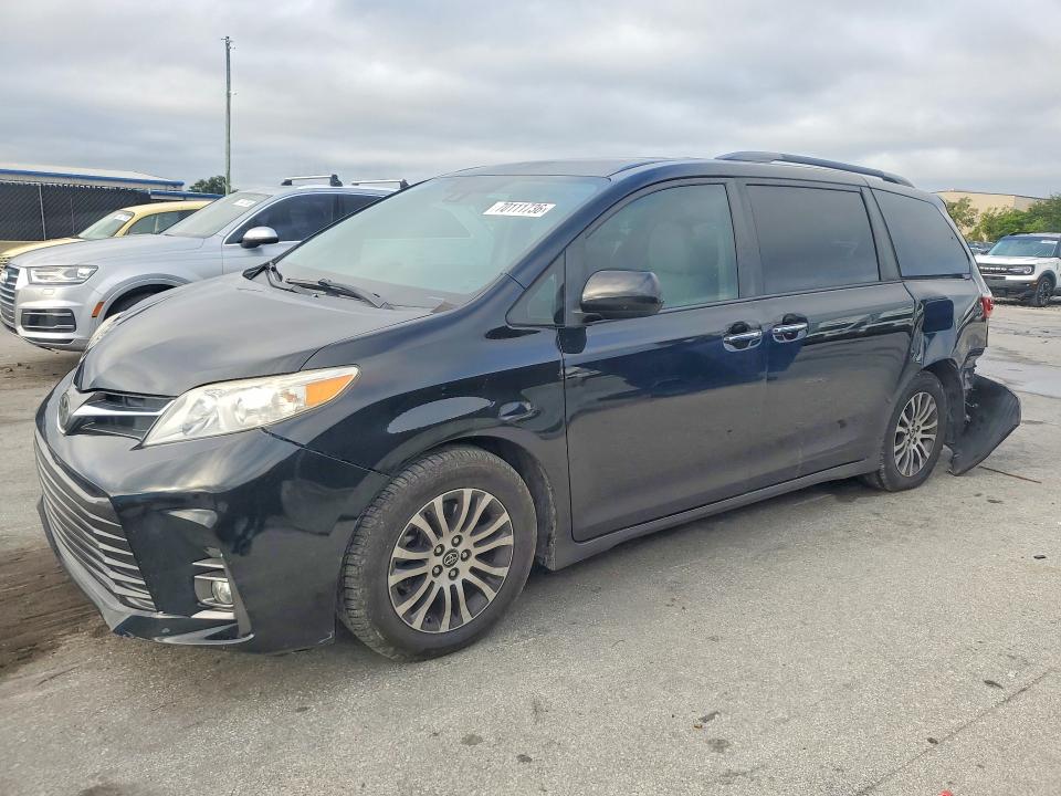 2019 Toyota Sienna VIN 5TDYZ3DC8KS975277 — COPART salvage auction photo