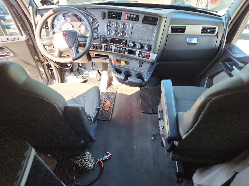 2022 Kenworth Constructi VIN 1XKYDP9X3NJ100731 COPART salvage auction — NORMAL WEAR, FL - CERTIFICATE OF TITLE, sold $15,100 on 2026-09-25 (photo 8)