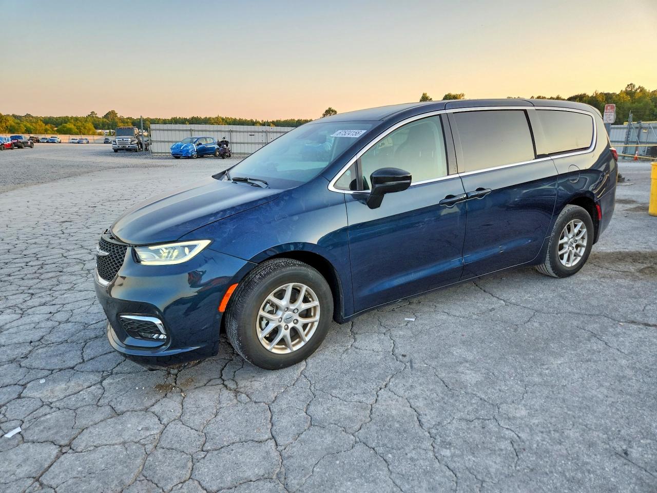 2024 Chrysler Pacifica VIN 2C4RC1BG3RR204146 — COPART salvage auction photo