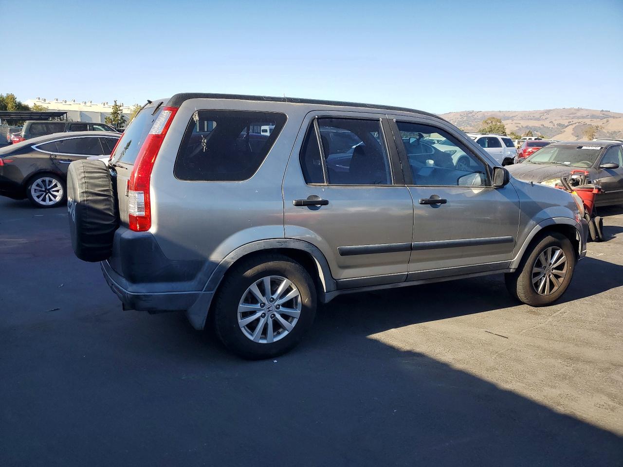 2006 Honda CR-V VIN JHLRD68546C024312 COPART salvage auction — Minor Dent/Scratches, CA - DIS/DLR/EXP ONLY CLEAN TITLE, sold $725 on 2026-10-01 (photo 3)