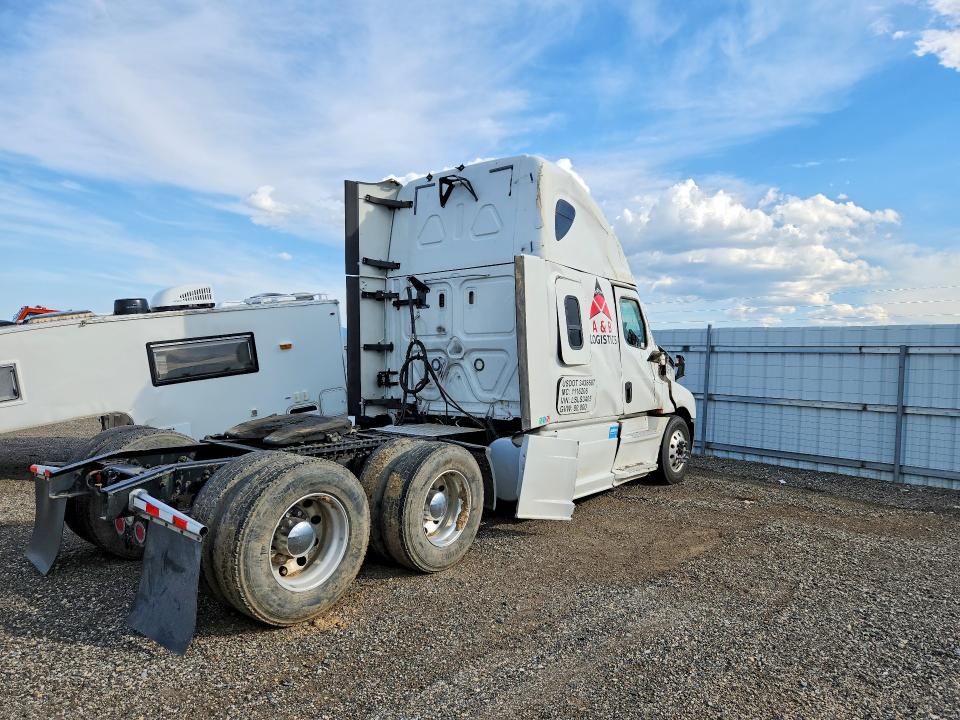 2020 Freightliner Cascadia VIN 3AKJHHDR0LSLS3405 COPART salvage auction — SIDE, MT - SALVAGE CERTIFICATE OF A VEHIC, sold $7,625 on 2026-09-11 (photo 3)