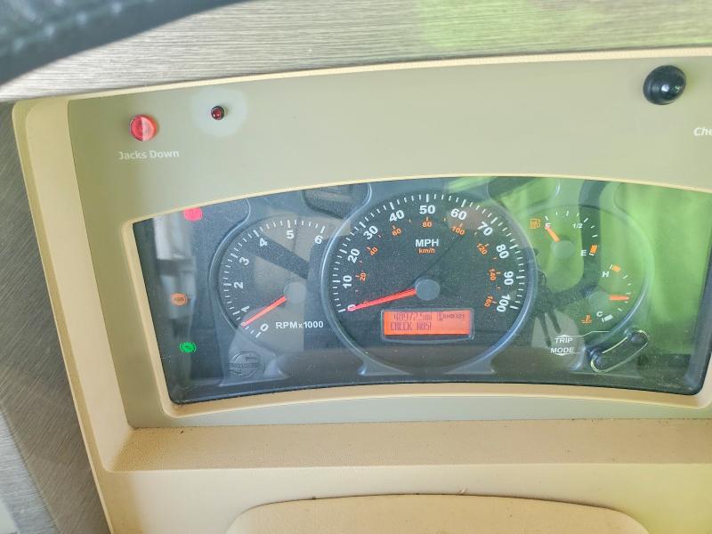 2005 Winnebago Suncruiser VIN 5B4MP67G553399602 COPART salvage auction — ROOF, KY - CERT OF TITLE-SALVAGE, sold $4,500 on 2026-10-01 (photo 8)