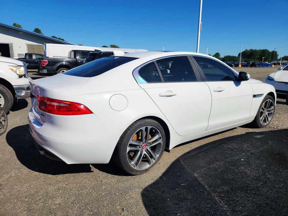 2017 Jaguar Xe VIN SAJAJ4BVXHA958474 COPART salvage auction — MINOR DENT/SCRATCHES, RI - CERTIFICATE OF TITLE, sold $1,500 on 2026-10-08 (photo 3)