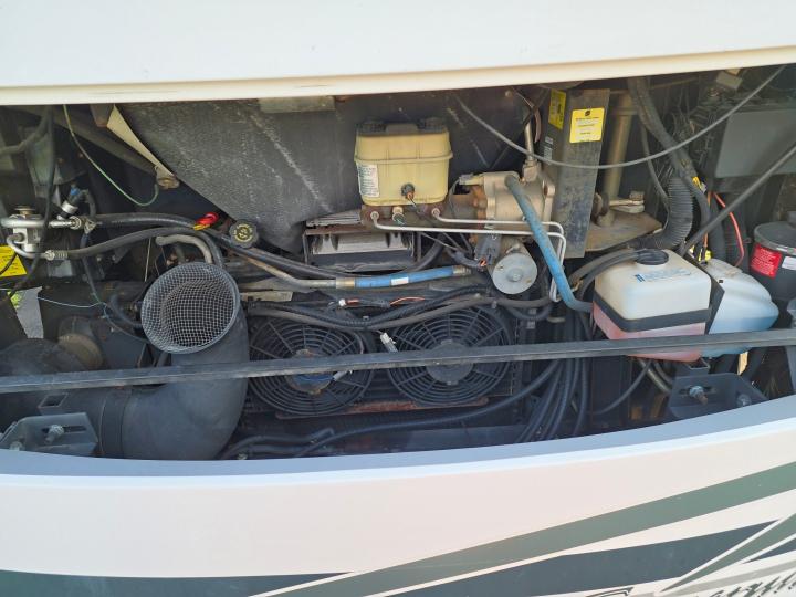2002 Winnebago Itasca suncruiser VIN 5NB4MP67G12335517 COPART salvage auction — MINOR DENT/SCRATCHES, FL - CERT OF TITLE-REBUILT (P), sold $15,250 on 2026-09-22 (photo 7)