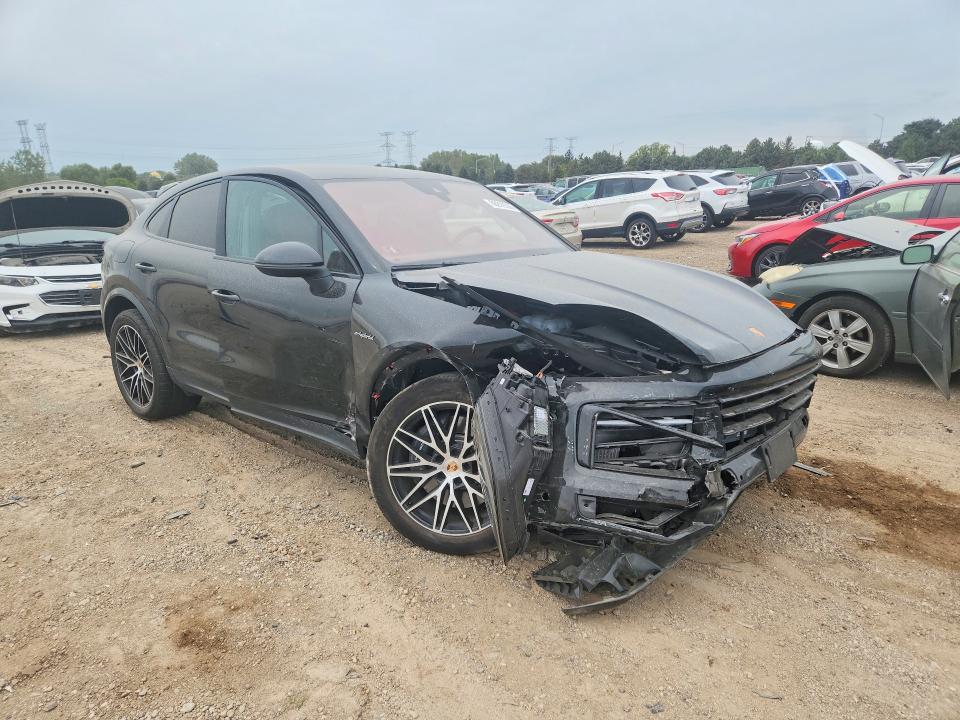 2025 Porsche Cayenne VIN WP1BE2AY5SDA37016 COPART salvage auction — FRONT END, IL - SALVAGE CERTIFICATE, sold $41,000 on 2026-10-13 (photo 4)
