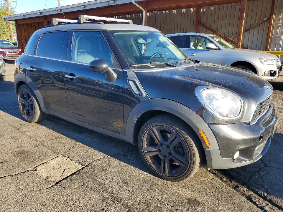 2013 Mini Cooper VIN WMWZC3C53DWP23512 COPART salvage auction — MINOR DENT/SCRATCHES, Ca - Dis/Dlr/Exp Only Clean Title, sold $775 on 2026-09-08 (photo 4)