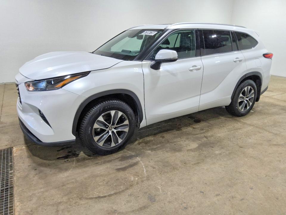 2022 Toyota Highlander hybrid VIN 5TDGBRCH6NS562276 — COPART salvage auction photo