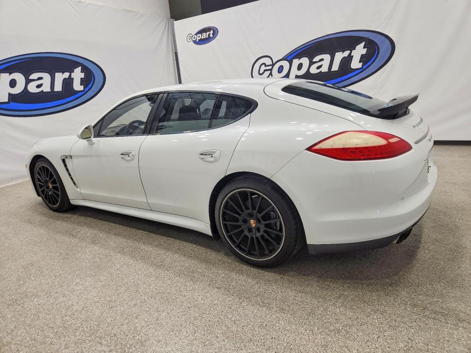 2013 Porsche Panamera VIN WP0AA2A75DL015641 COPART salvage auction — MINOR DENT/SCRATCHES, CA - SALVAGE CERTIFICATE, sold $850 on 2026-10-02 (photo 2)