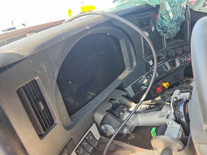 2025 Kenworth T680 VIN 1XKYD49XXSJ173279 COPART salvage auction — ROOF, NE - CERTIFICATE OF TITLE, sold $15,100 on 2026-09-24 (photo 9)