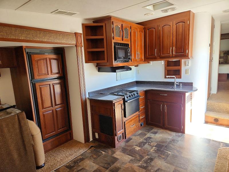 2013 Forest river Crusader VIN 5ZT3CSUB2DD112453 COPART salvage auction — HAIL, CO - CERTIFICATE OF TITLE, sold $5,100 on 2026-09-30 (photo 8)