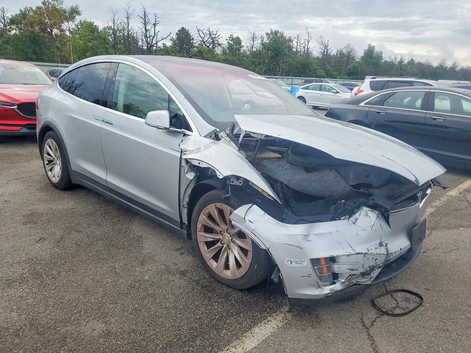 2017 Tesla Model x VIN 5YJXCDE25HF035640 COPART salvage auction — FRONT END, Ny - Certificate Of Title, sold $9,900 on 2026-09-12 (photo 4)