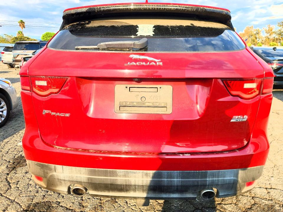 2017 Jaguar F-pace VIN SADCL2BV1HA883268 COPART salvage auction — MINOR DENT/SCRATCHES, Ca - Dis/Dlr/Exp Only Clean Title, sold $3,750 on 2026-09-29 (photo 6)