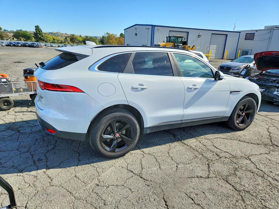 2018 Jaguar F-pace VIN SADCK2FN5JA243289 COPART salvage auction — MINOR DENT/SCRATCHES, CA - SALVAGE CERTIFICATE, sold $2,300 on 2026-10-09 (photo 3)