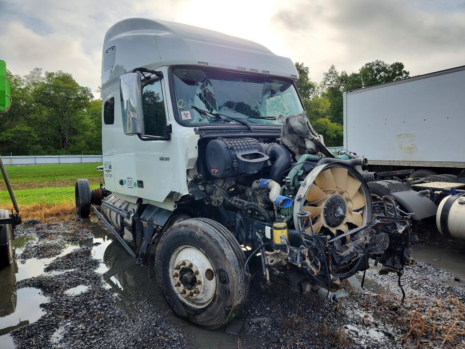 2020 Volvo VIN 4V4NC9EH6LN233697 COPART salvage auction — FRONT END, Salvage Title, sold $4,100 on 2026-09-05 (photo 4)
