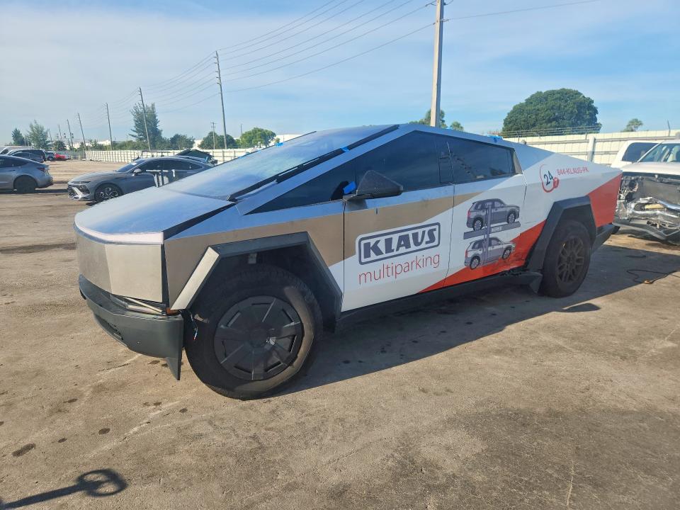 2025 Tesla Cybertruck VIN 7G2CEHED6SA069539 — COPART salvage auction photo