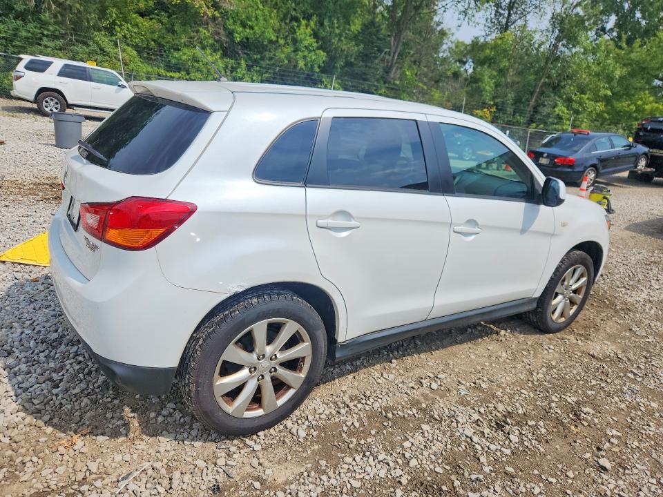 2015 Mitsubishi Outlander sport VIN 4A4AP3AU1FE045410 COPART salvage auction — MINOR DENT/SCRATCHES, OH - CERTIFICATE OF TITLE, sold $0 on 2026-09-28 (photo 3)
