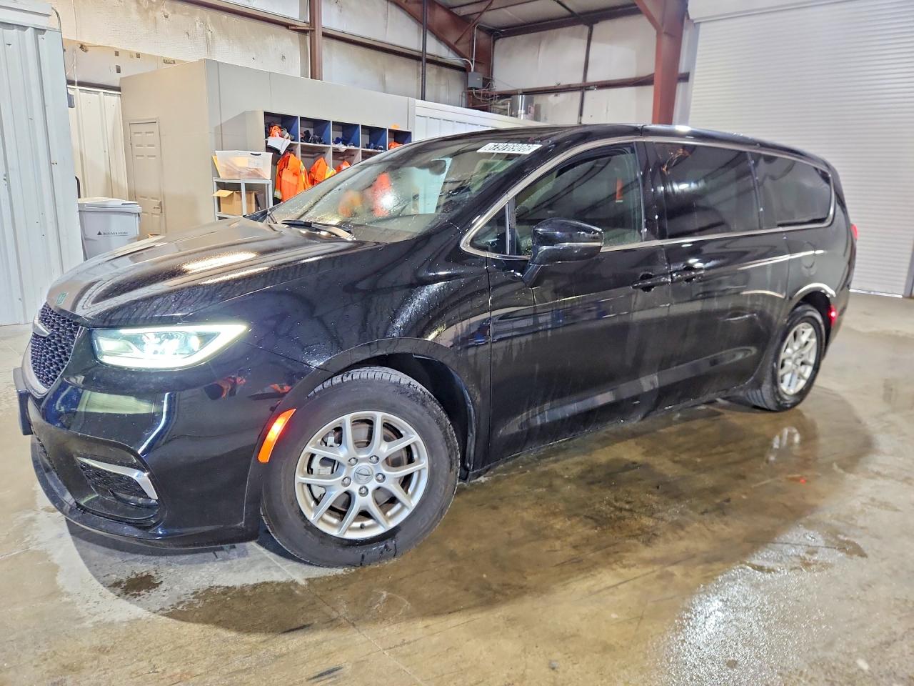 2025 Chrysler Pacifica VIN 2C4RC1BG2SR523981 — COPART salvage auction photo