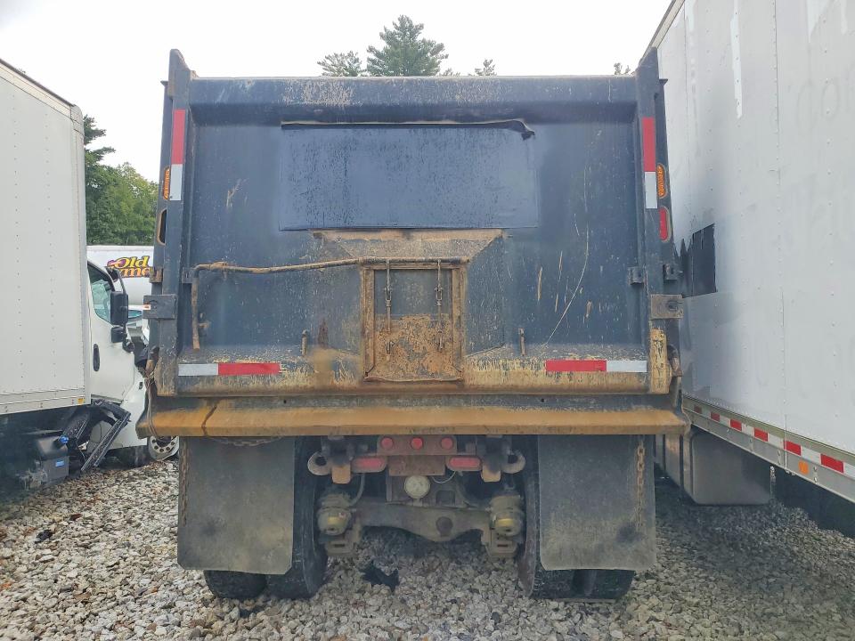 2007 Mack Granite VIN 1M2AG10C37M052897 COPART salvage auction — ROLLOVER, ME - CERT OF TITLE-REBUILT VEHICLE, sold $4,500 on 2026-09-29 (photo 6)