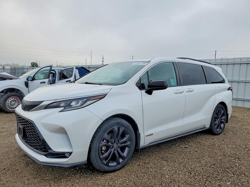 2021 Toyota Sienna VIN 5TDDRKEC2MS024146 — COPART salvage auction photo