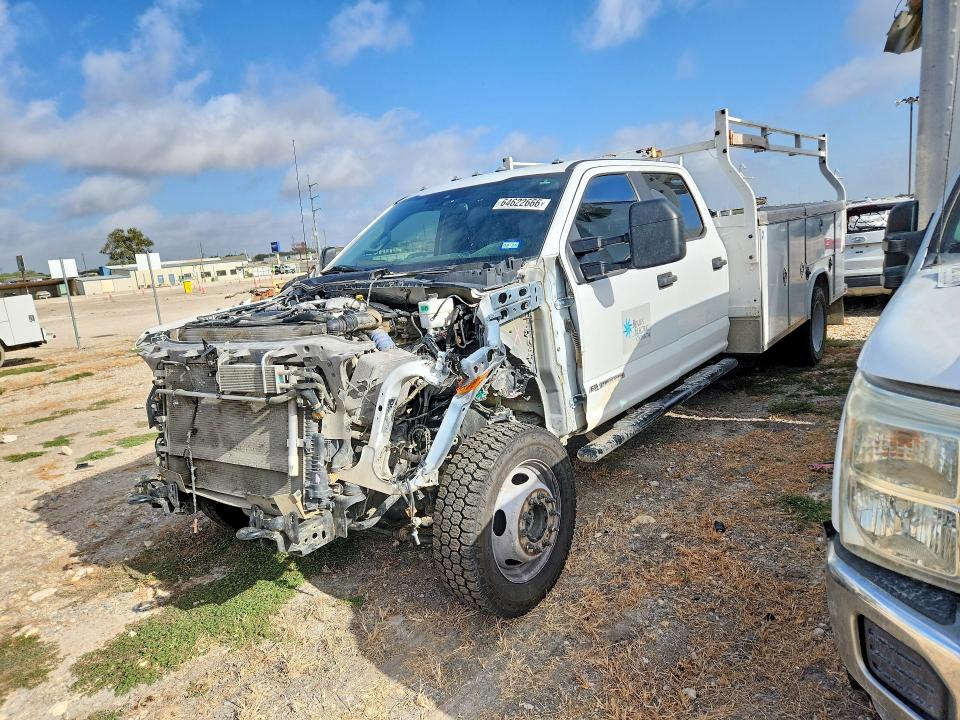 2021 Ford F450 VIN 1FD9W4HT2MED41173 — COPART salvage auction photo