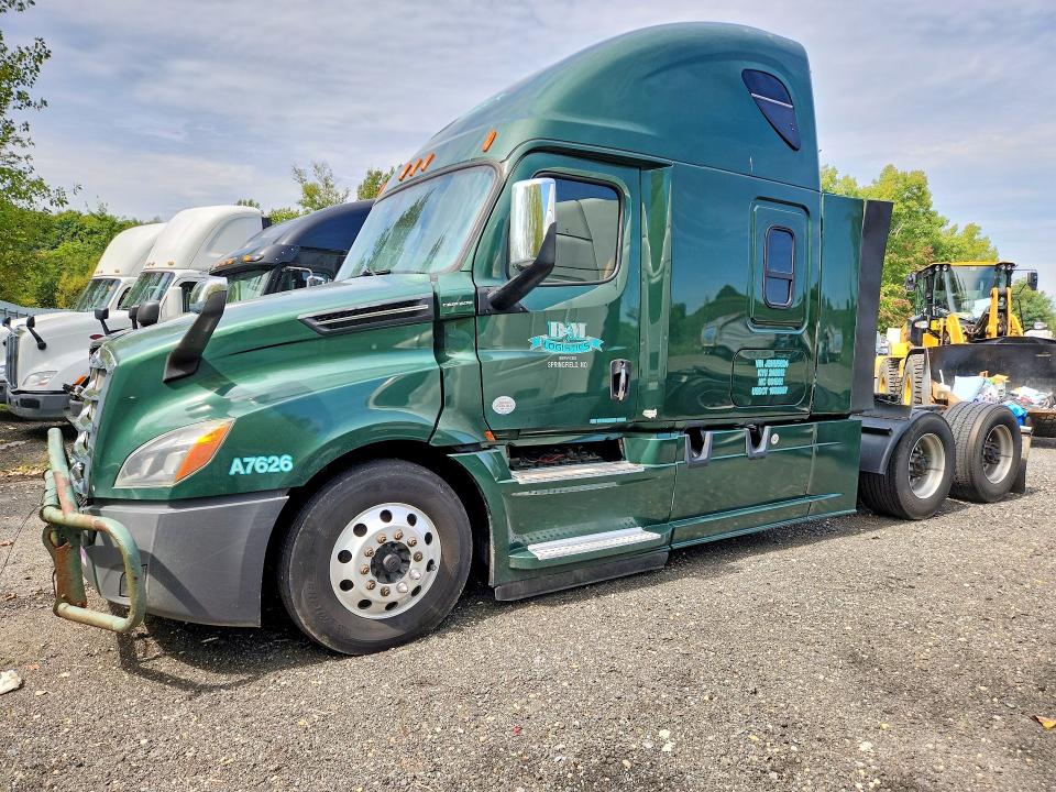 2018 Freightliner Cascadia 126 VIN 3AKJHHDR7JSHU5624 — COPART salvage auction photo