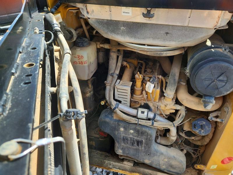 2017 Caterpillar 236d skid steer VIN CAT0236DHBGZ03743 COPART salvage auction — NORMAL WEAR, TN - BILL OF SALE, sold $9,900 on 2026-09-04 (photo 7)