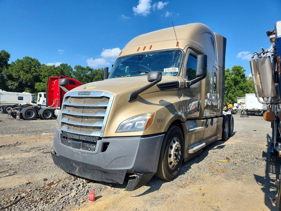 2018 Freightliner Cascadia 126 VIN 3AKJHHDR2JSJJ0386 — COPART salvage auction photo