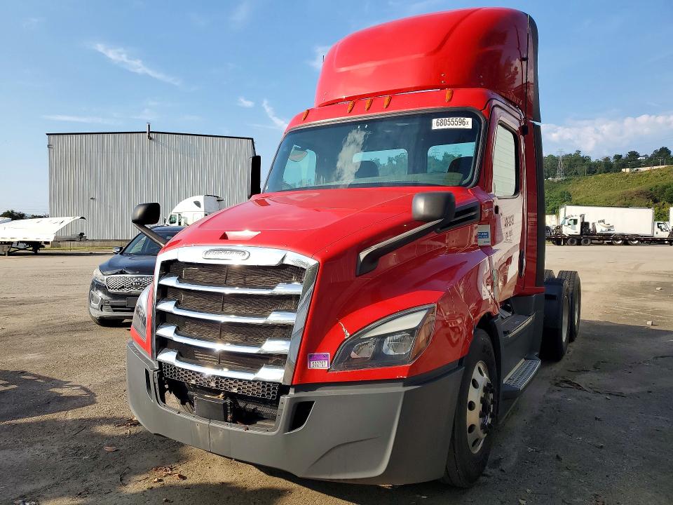 2020 Freightliner Cascadia 126 VIN 1FUJHLDR8LLLY1535 — COPART salvage auction photo