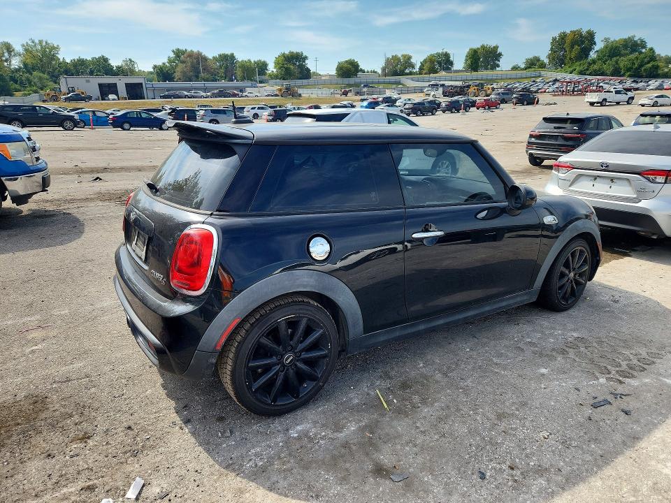 2014 Mini Cooper VIN WMWXM7C51ET986192 COPART salvage auction — MINOR DENT/SCRATCHES, MO - CERTIFICATE OF TITLE, sold $900 on 2026-09-15 (photo 3)
